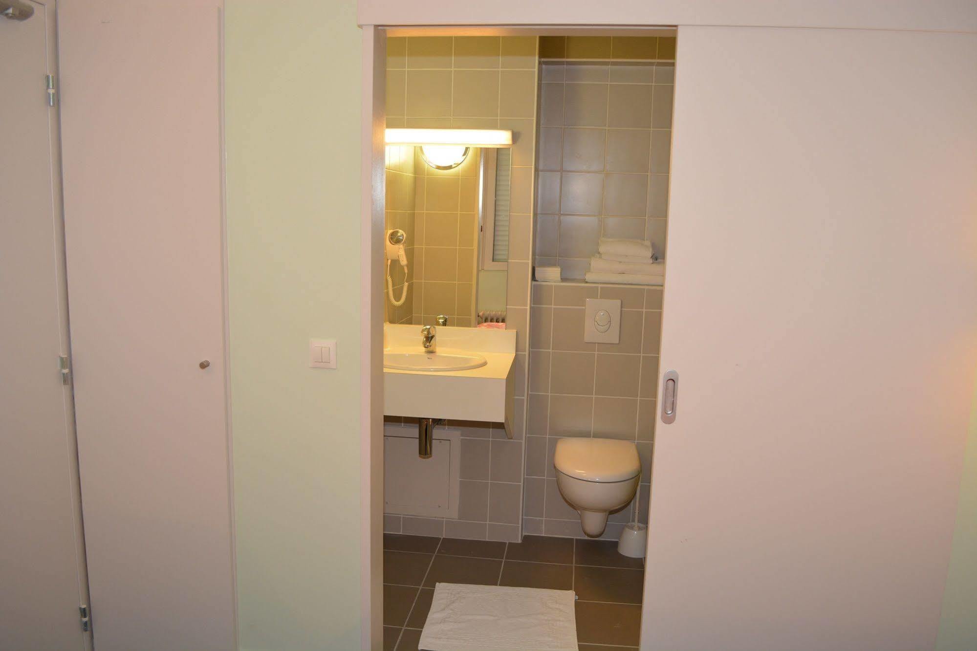 Hotel Le Lyon ברון מראה חיצוני תמונה