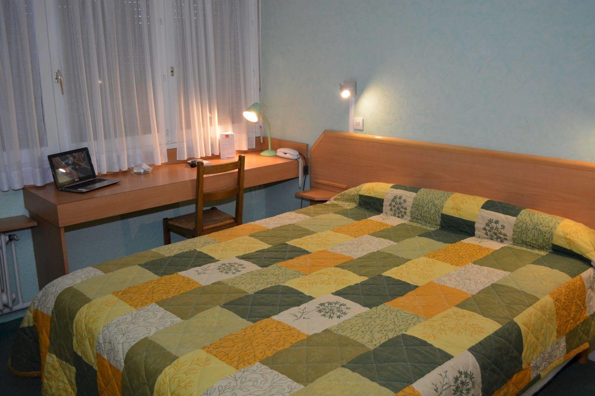 Hotel Le Lyon ברון מראה חיצוני תמונה